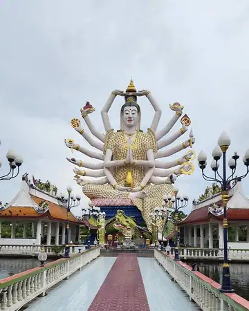 Wat Plai Laem
