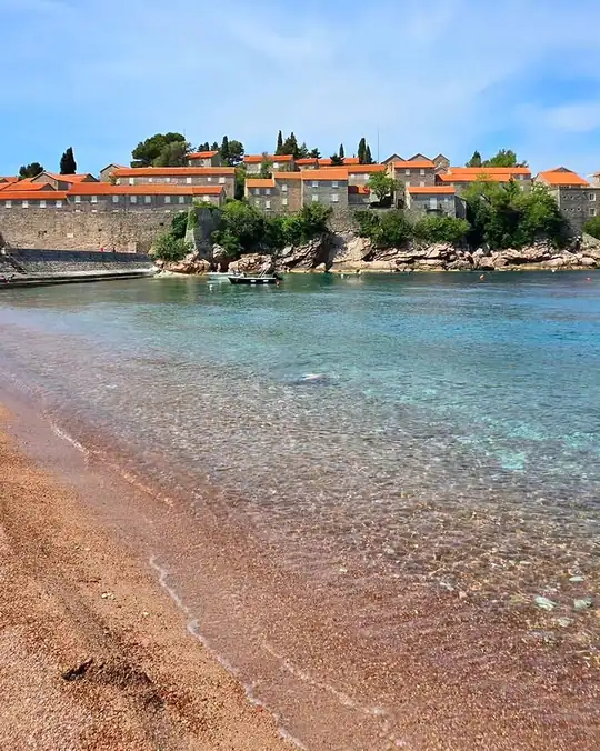 מה עושים בבודווה: Sveti Stefan, העיר העתיקה וחיי לילה